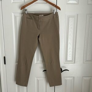 Women’s casual tan capri pants in Size 4.
